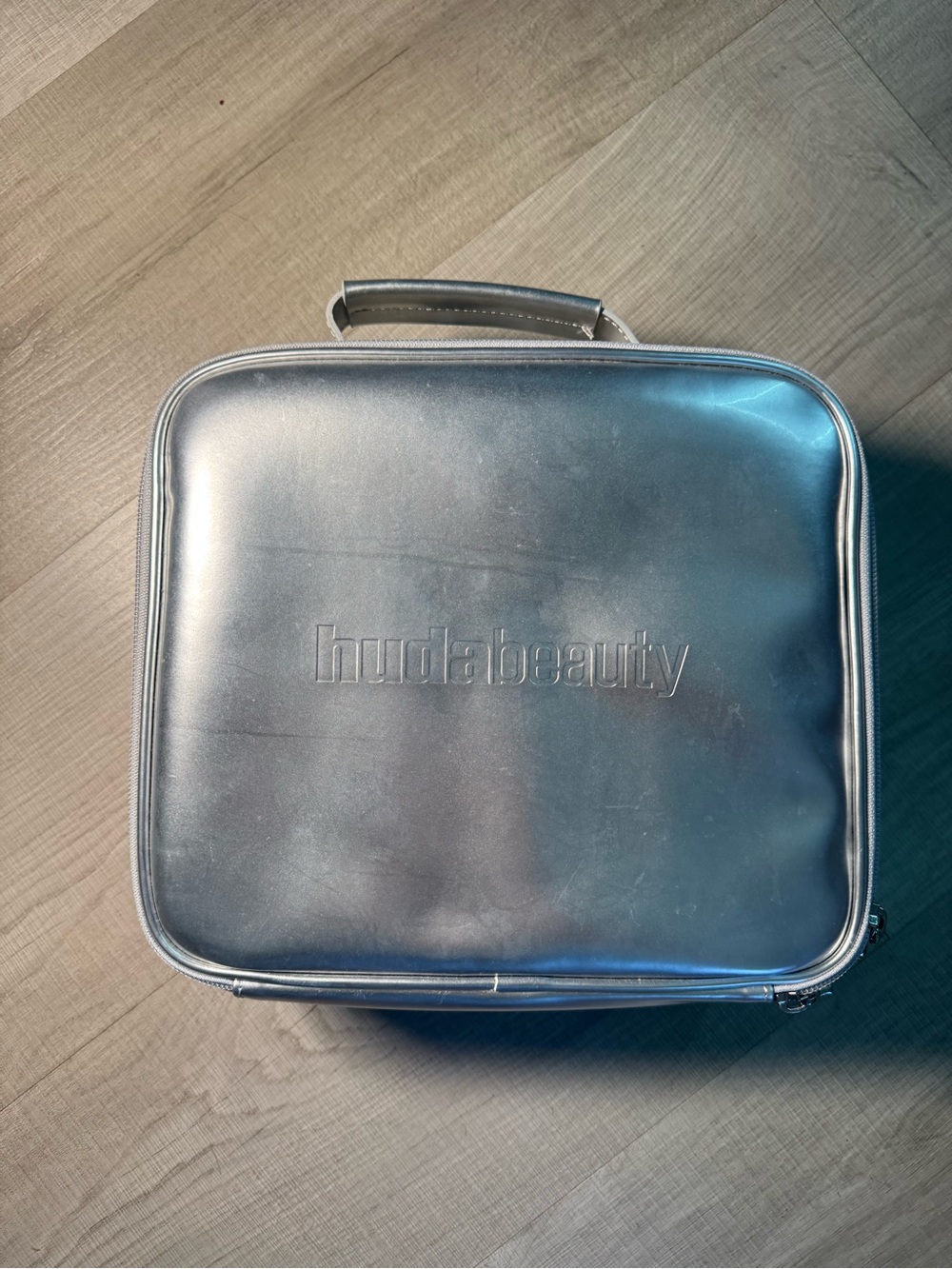 HUDA BEAUTY Silver Men's Toiletry Case